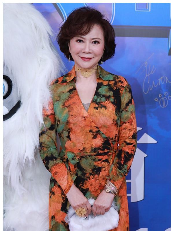 主持人，倪萍说，我觉得蔡明太厉害了，她特别自律，身材保持的很好，当年春节联欢晚会