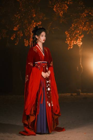 艾米 美炸了 谁懂我看到艾米的颜值的时候，整颗心都被圈粉的状态，这种美貌拿捏的恰