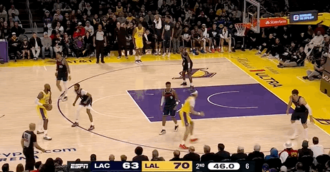 詹姆斯助攻海斯暴扣！快船vs湖人