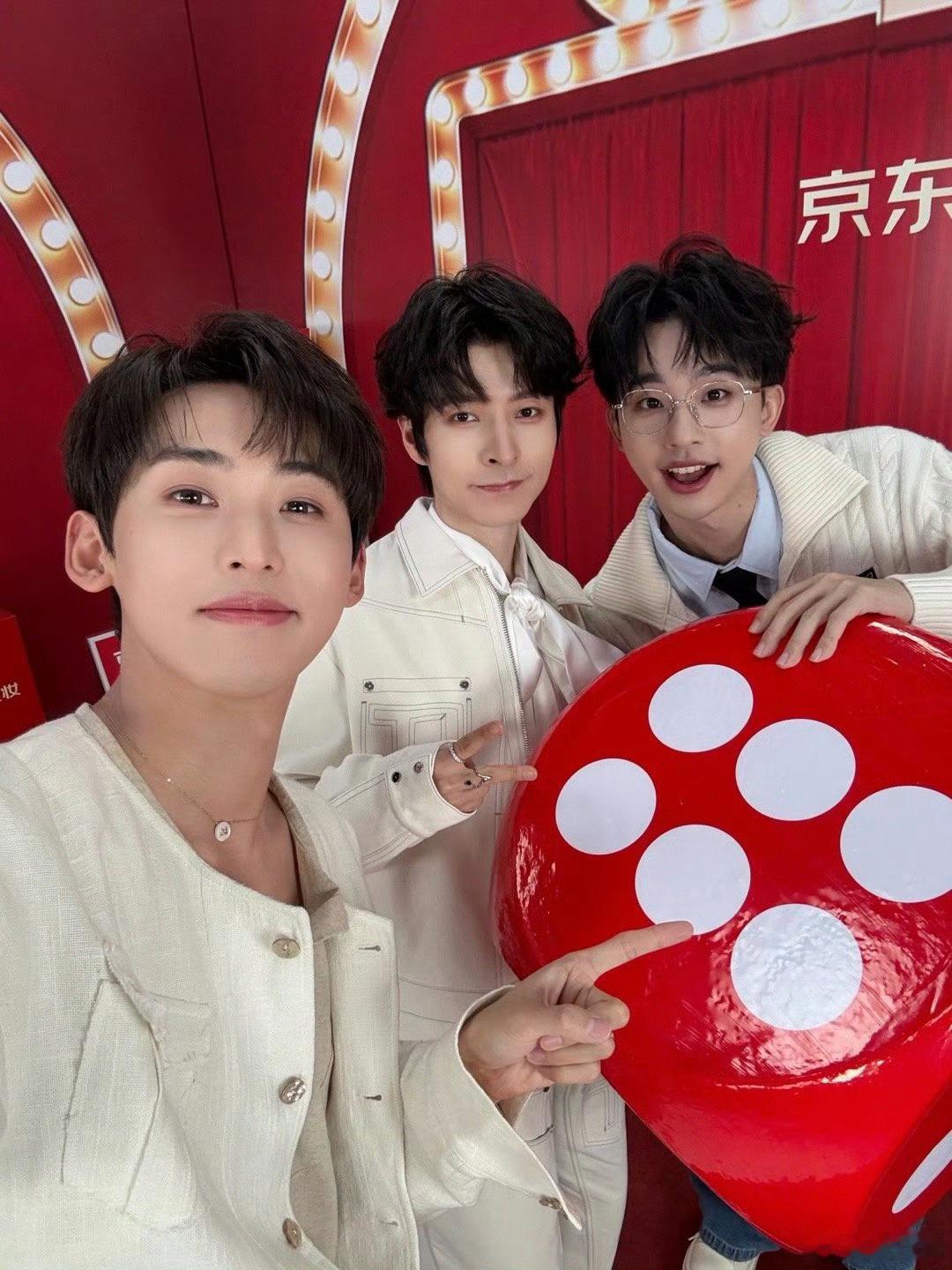 怎么这么可爱啊啊啊啊啊啊啊！ 