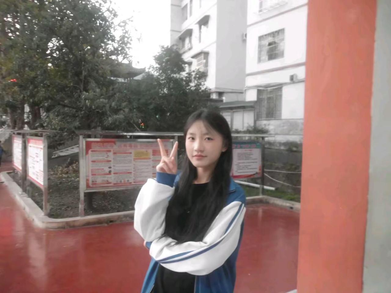 同学 忘掉你真的好难好难。你说话时的嗓音你身上淡淡的香气你被阳光照过的脸庞你看向