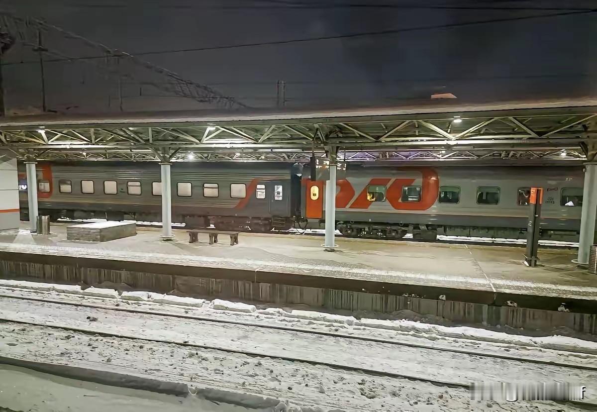 俄媒：俄罗斯和中国同步向朝鲜开行列车。
​这可不是简单恢复通车，意义很大。
3月