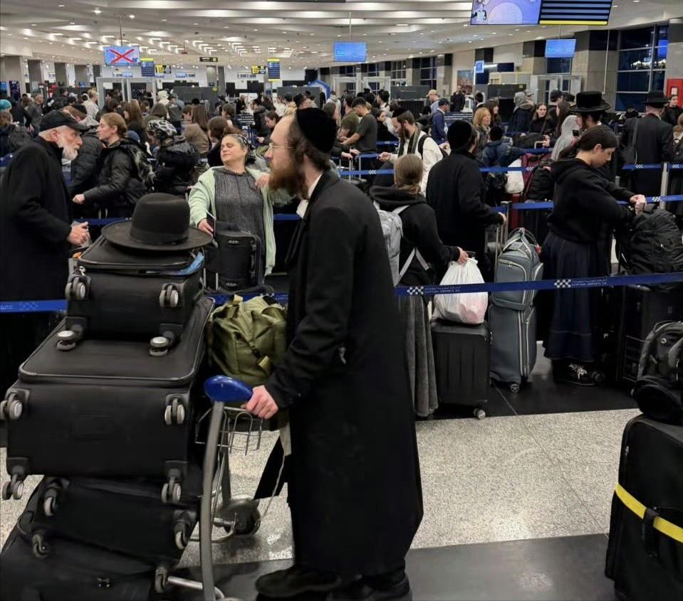 犹太人正以前所未有的数量逃离以色列。

本-古里安机场正在崩溃。他们都正在返回欧