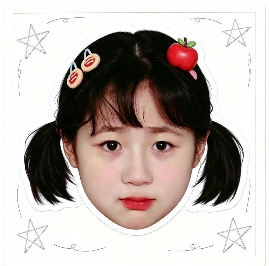 杨紫杨紫采访里提到的1997年，是5岁那年跟着父亲跑剧组、排队试镜、第一次参演群