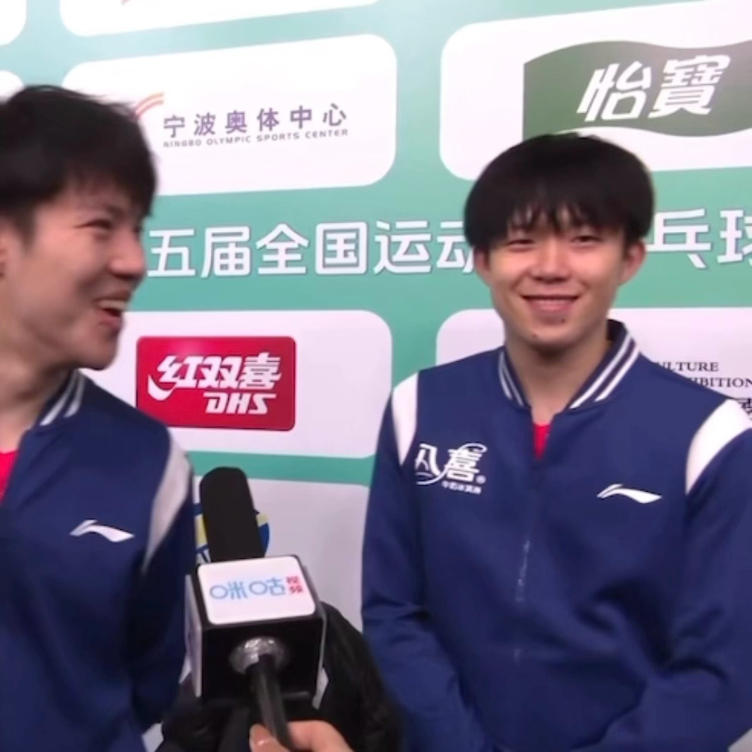 因为hyz不知道怎么回答 出来缓和气氛的狗😏 ​​​