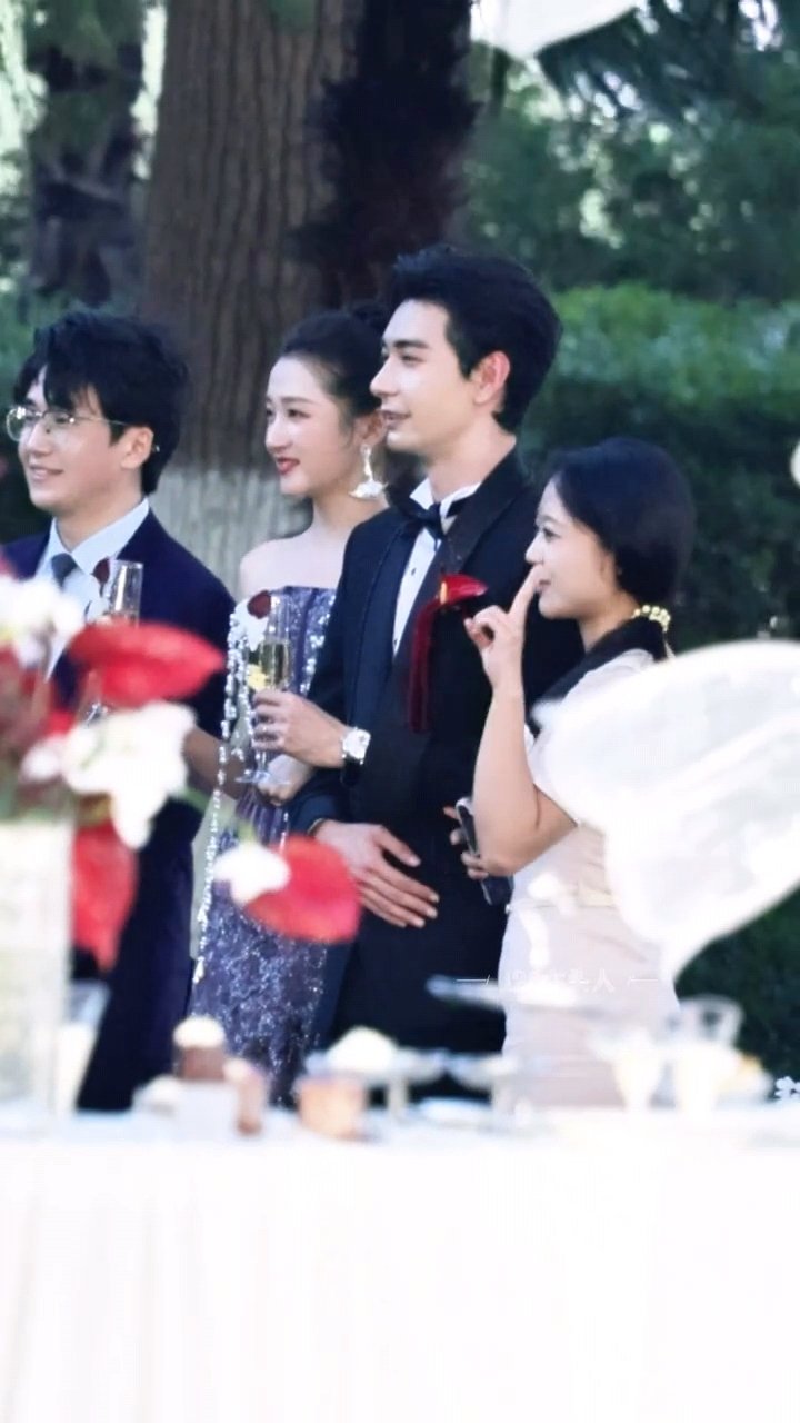 关晓彤陈星旭在我手机结了一天的婚关晓彤陈星旭在我手机里结一天婚了还有宾客合照环节