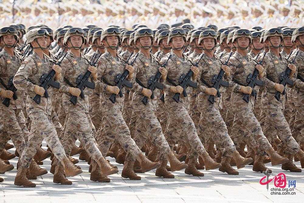 解放军，就是我们心中最可爱的人。
 
危难时刻冲锋在前，守护国土、守护百姓，
风