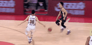 💥鄢手骐这防守，让胡明轩都吃瘪！郭艾伦赵继伟没吹牛皮！
 
昨天CBA这一幕，