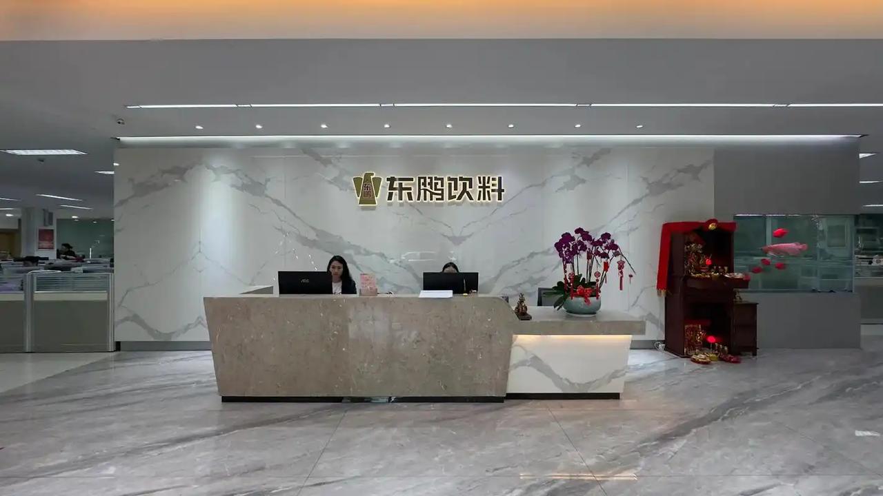 东鹏特饮冲刺港股，谁与“广东富豪”共享资本盛宴？据野马财经，据“弗若斯特沙利文”
