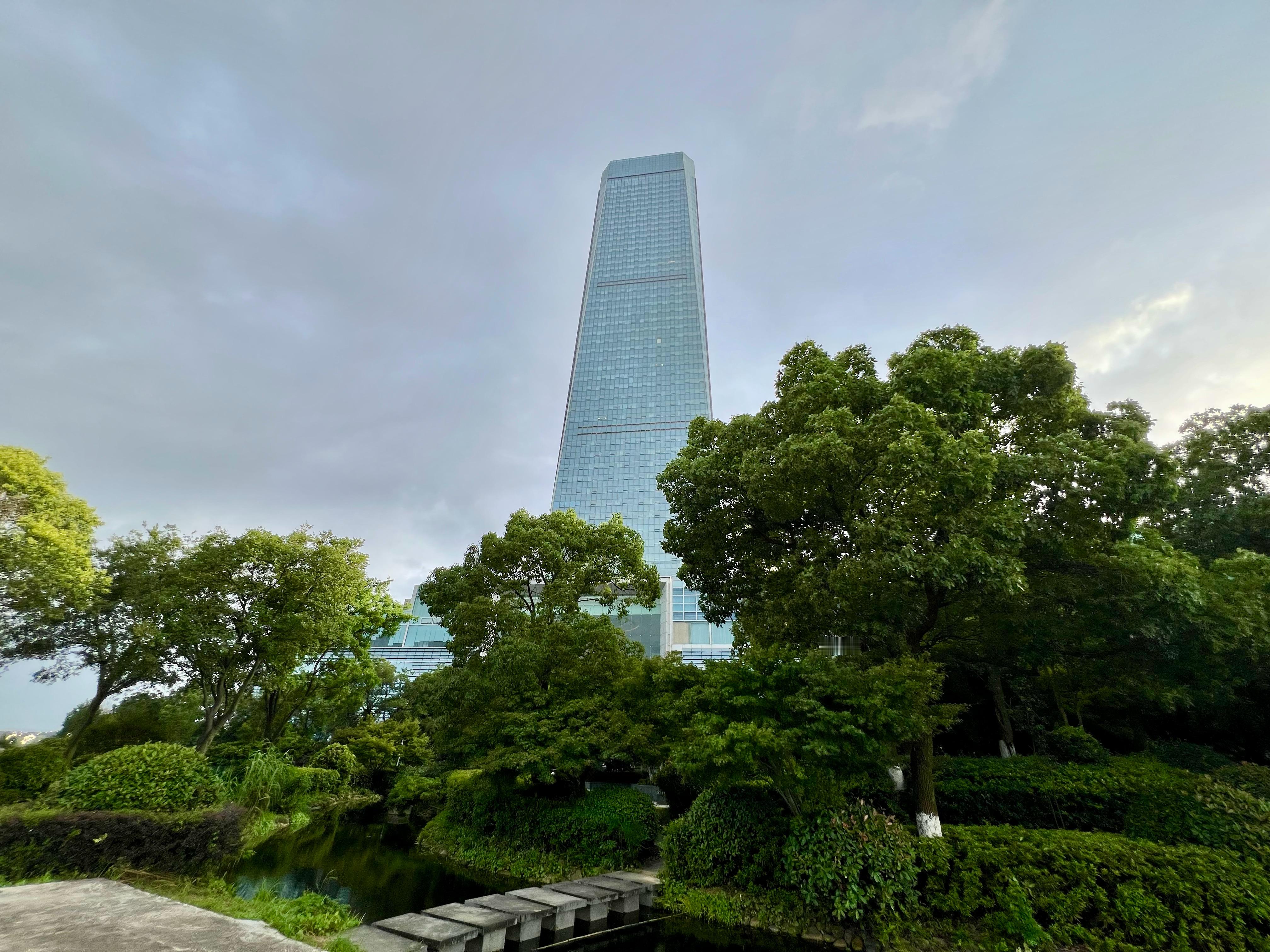 风起云涌，东氿水拍岸之声不绝于耳。 宜兴·宜兴陶都半岛酒店