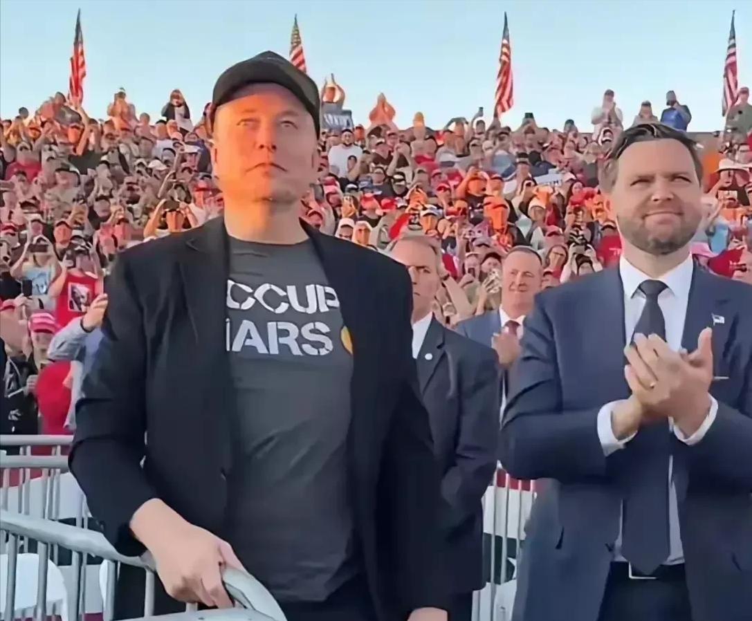 知名企业家马斯克在表态，他对于美国政治的态度引发了热议。
1. 马斯克为啥这么旗