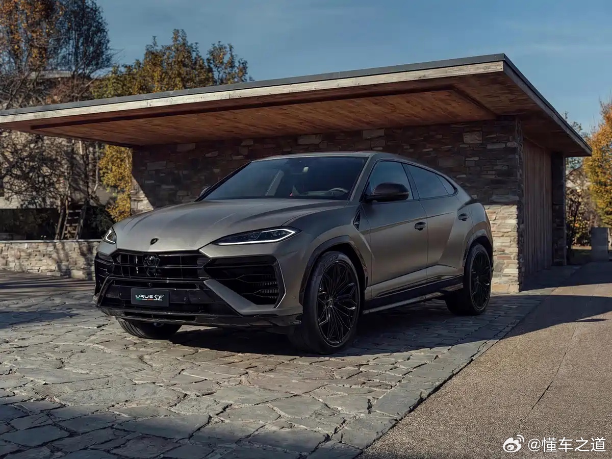 懂车之道讯日前，兰博基尼发布了2026款兰博基尼Urus SE车型官图。据悉，新