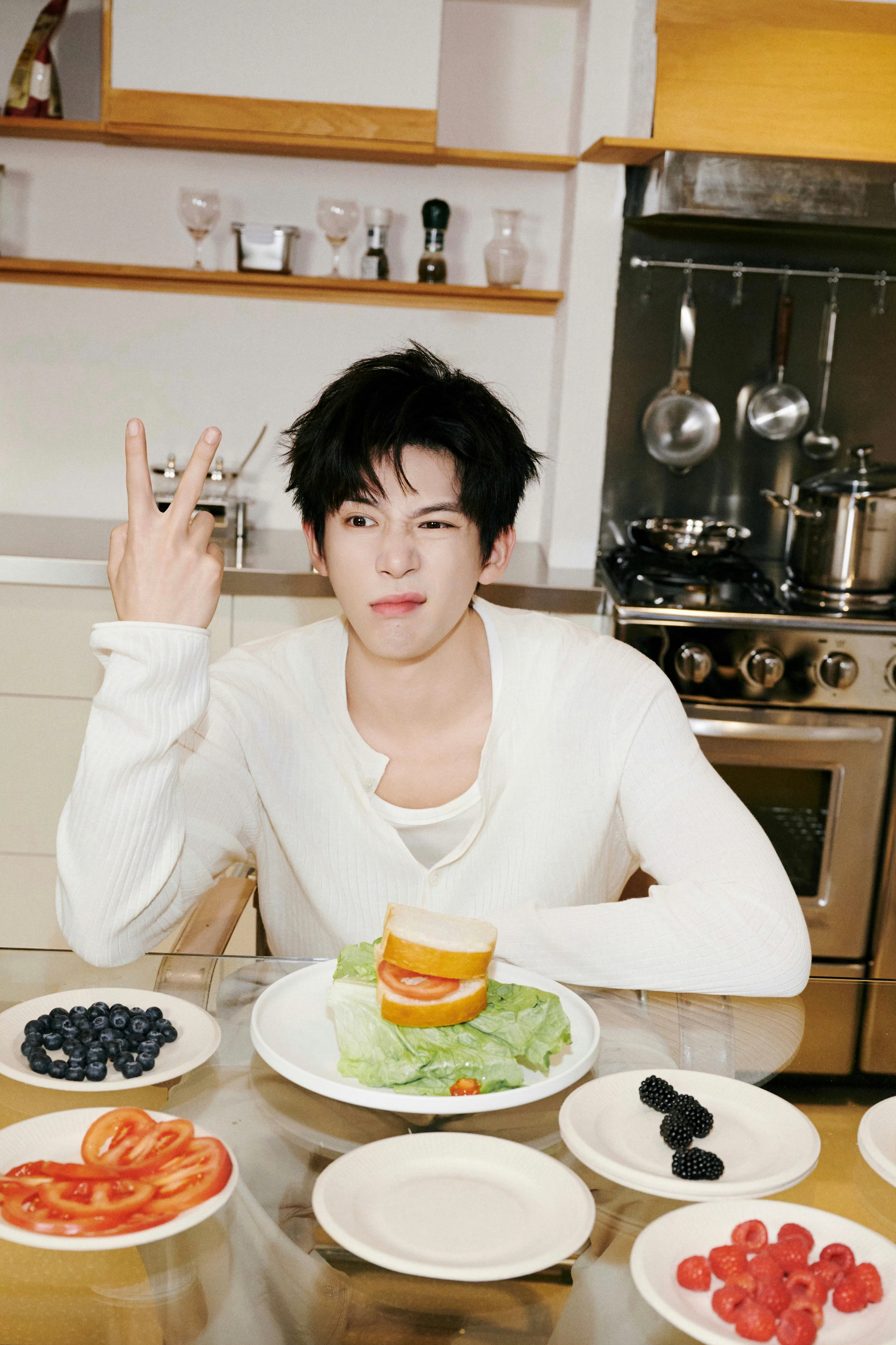 好的 下次要记得反手比✌🏻哦 