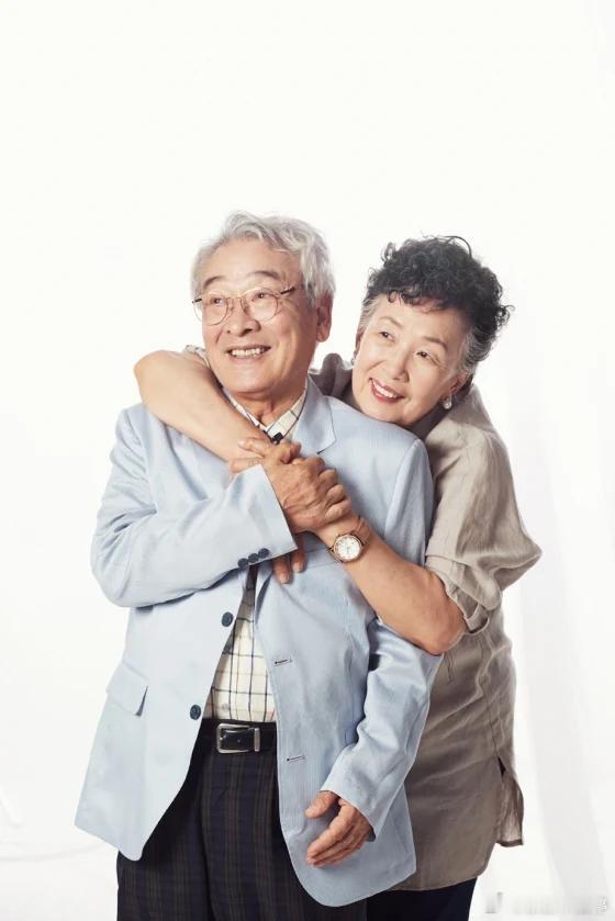 【 “High Kick妻子”罗文姬痛悼李顺载：“明明说好要再一起演戏的……” 