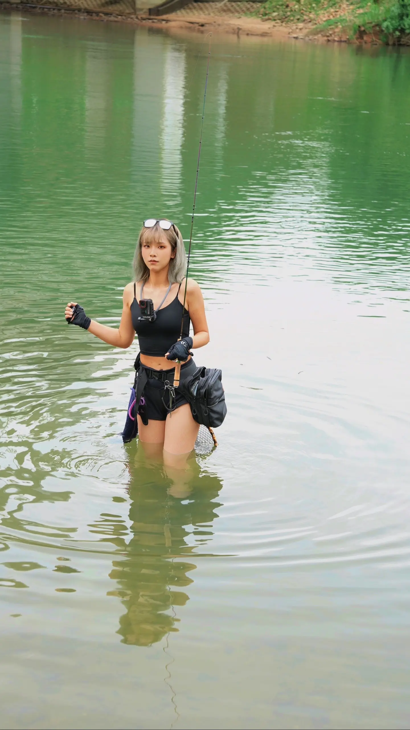 来都来了还正经什么啊。