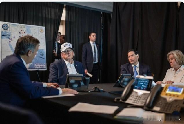 特朗普正在权衡两条应对伊朗问题的道路——升级军事打击，或继续实施“最大压力”制裁