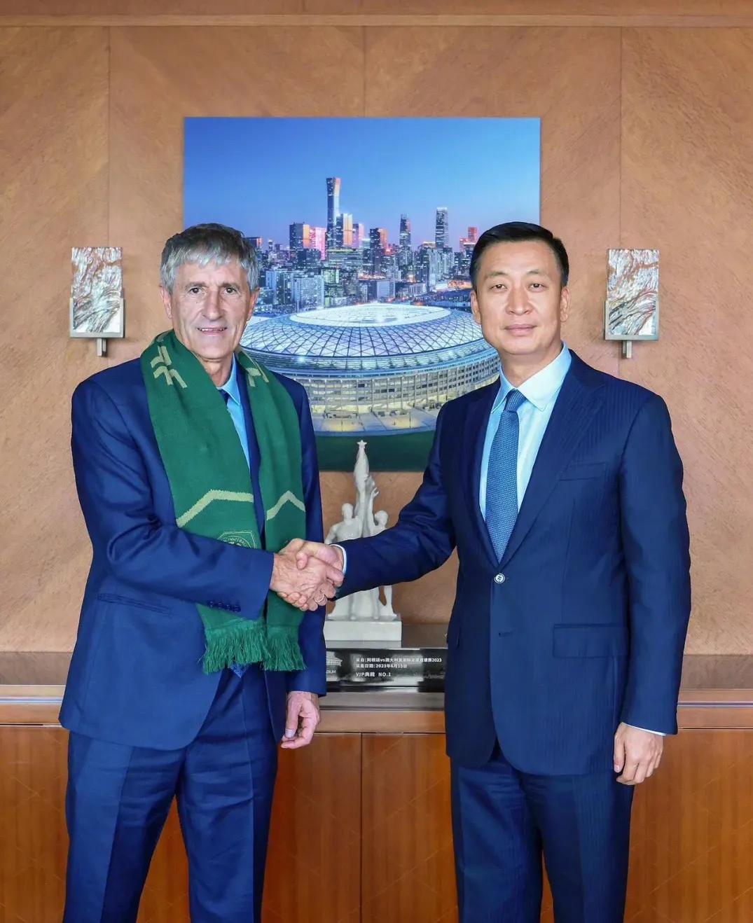 劲爆消息！
前巴萨主教练塞蒂恩执教北京国安！
永远争第一的北京国安这次放了个大招