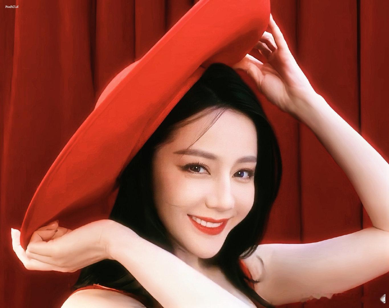 王亚飞给迪丽热巴化的幸运红唇妆王亚飞给迪丽热巴化的红唇妆 王亚飞给热巴化的这个红