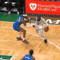 这球把亚历山大自己都打乐了，辅助手推人，前仰跳投，这全是我的招啊这球杰伦.布朗完