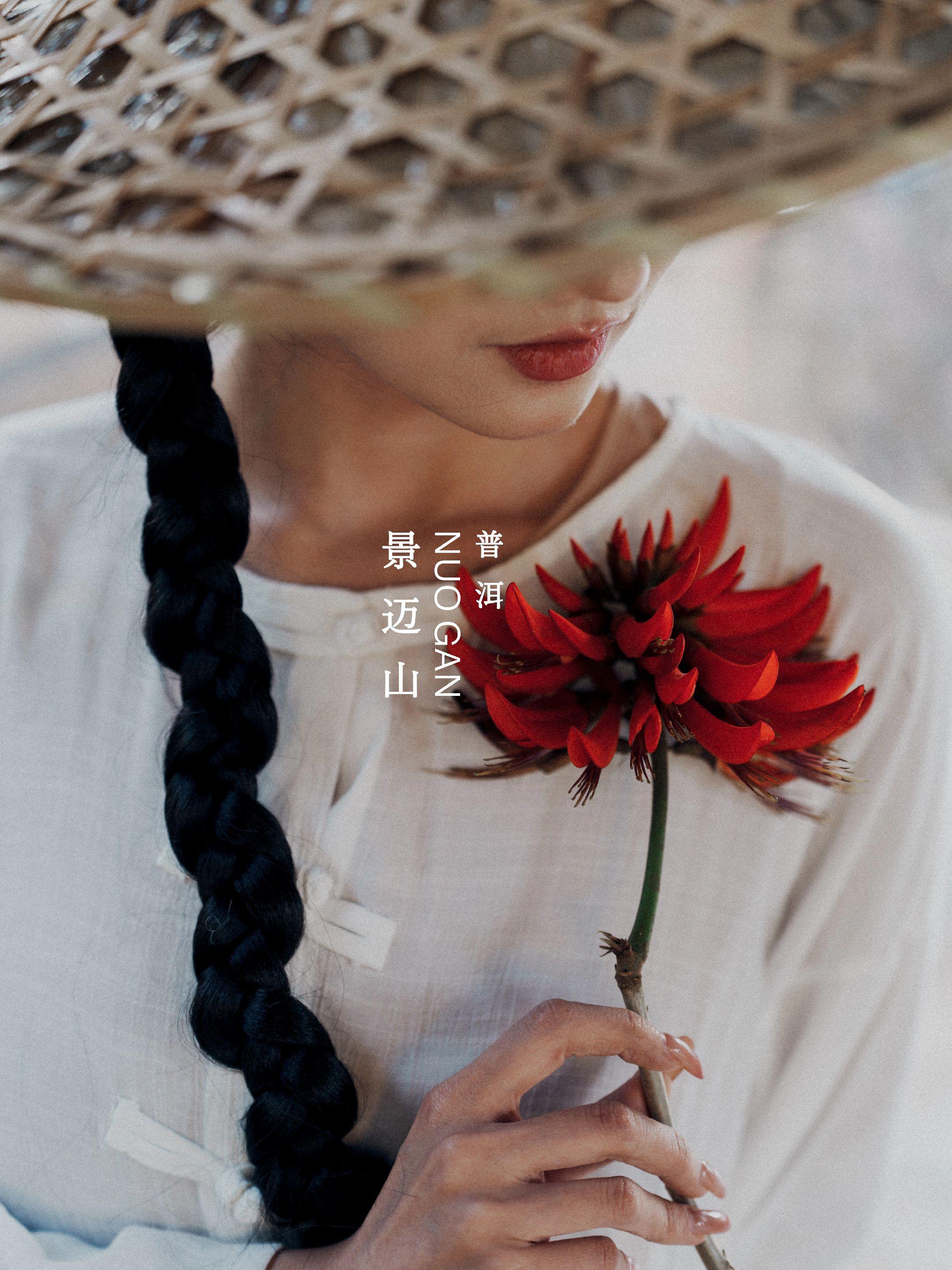 斗笠也遮不住的侠气！除了妆造，画面中有一摸红更能凸显中式美学，这一抹红...