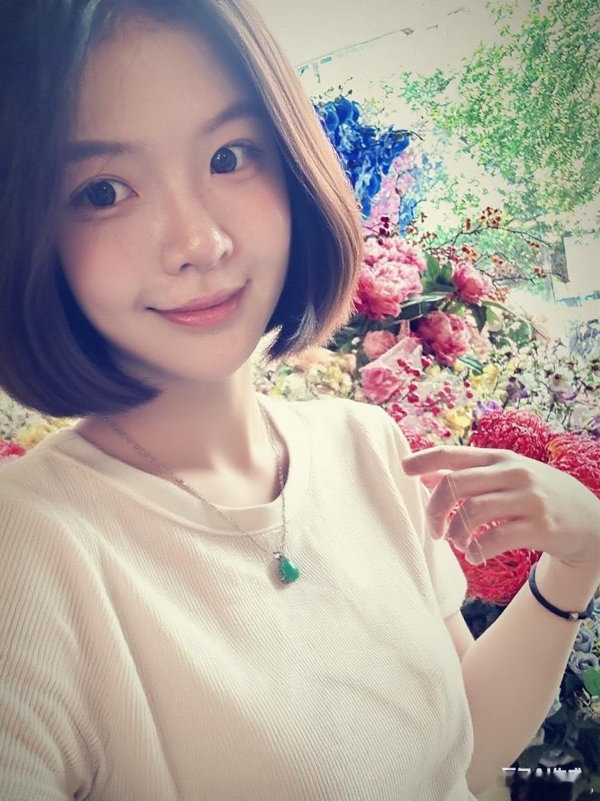 我是真的很想剪短发啊啊啊啊[泪]我到底适不适合啊 ​​​