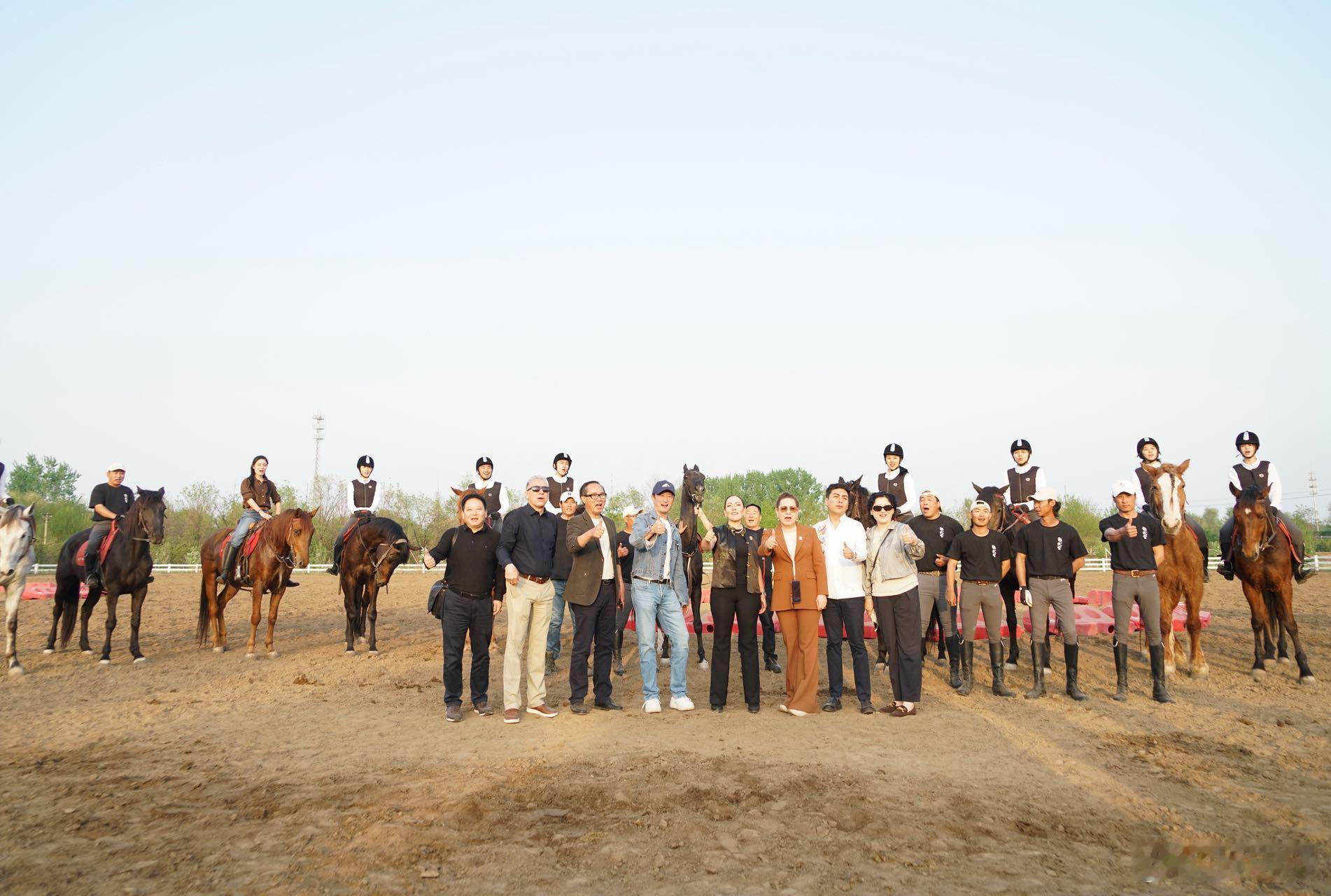 吴京接待墨西哥瓜纳华托市长 因戏结缘，以影会友。吴京走访交流畅谈创作，拉近两国文