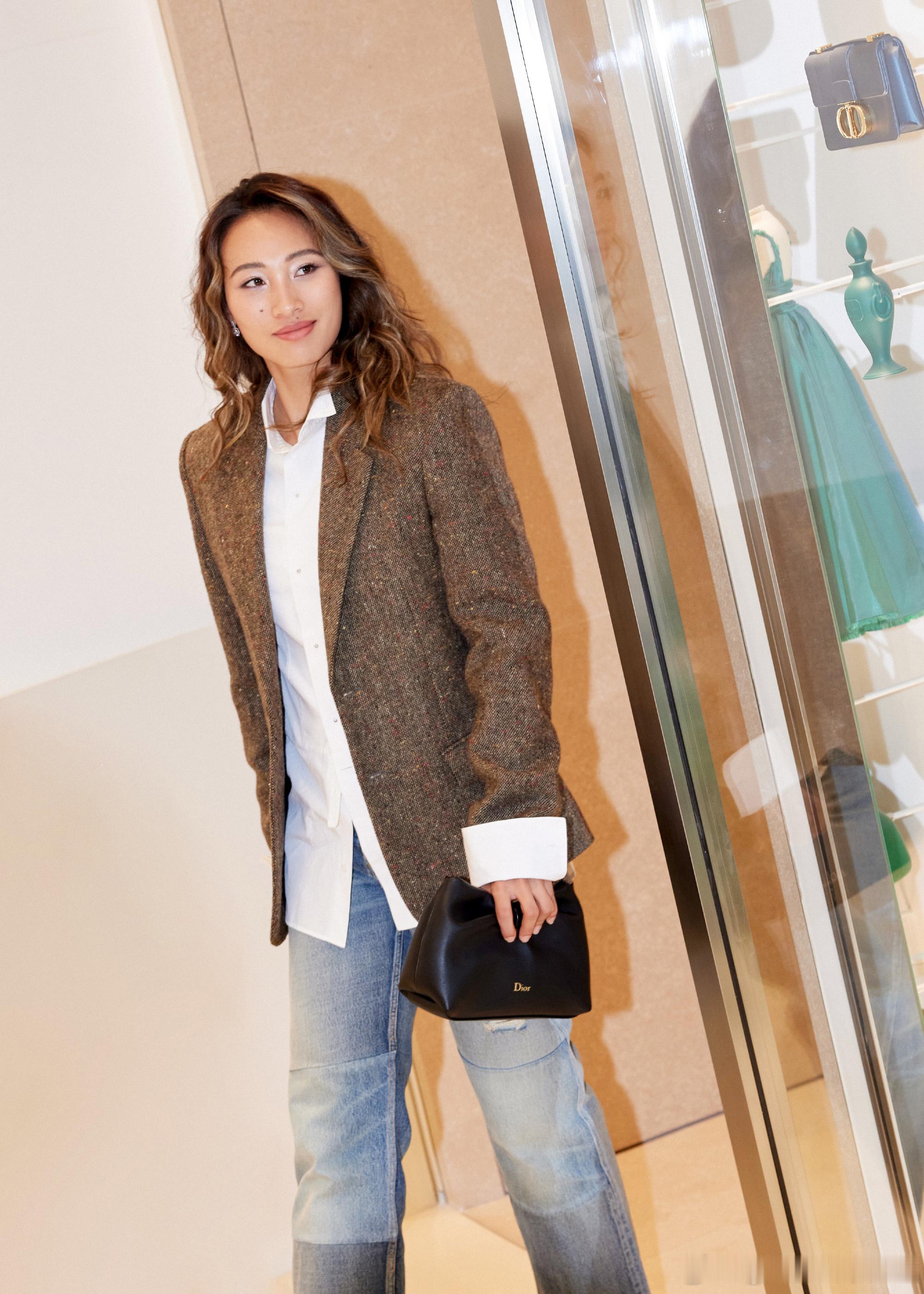 郑钦文帅气西装郑钦文这一身 好好看大家觉得呢？ 