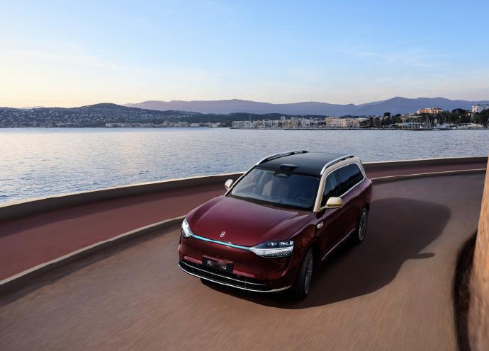 50万级豪华车市场，问界M9上市两周年累计交付超26万台，连续20个月稳坐销冠，