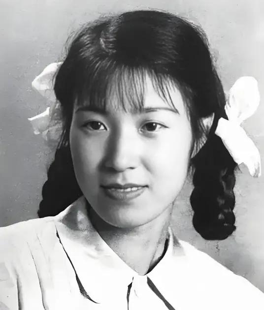 1956年，李玉琴到管理所探望溥仪。管理员考虑到两人结婚14年未同房，破例让她留