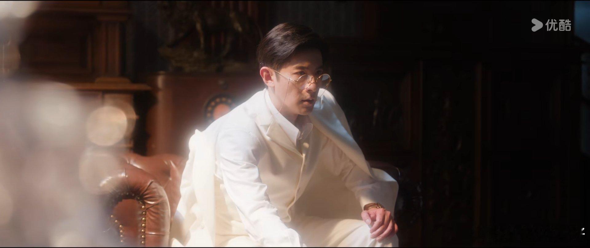 解九爷从头到尾都惨兮兮的样子。 