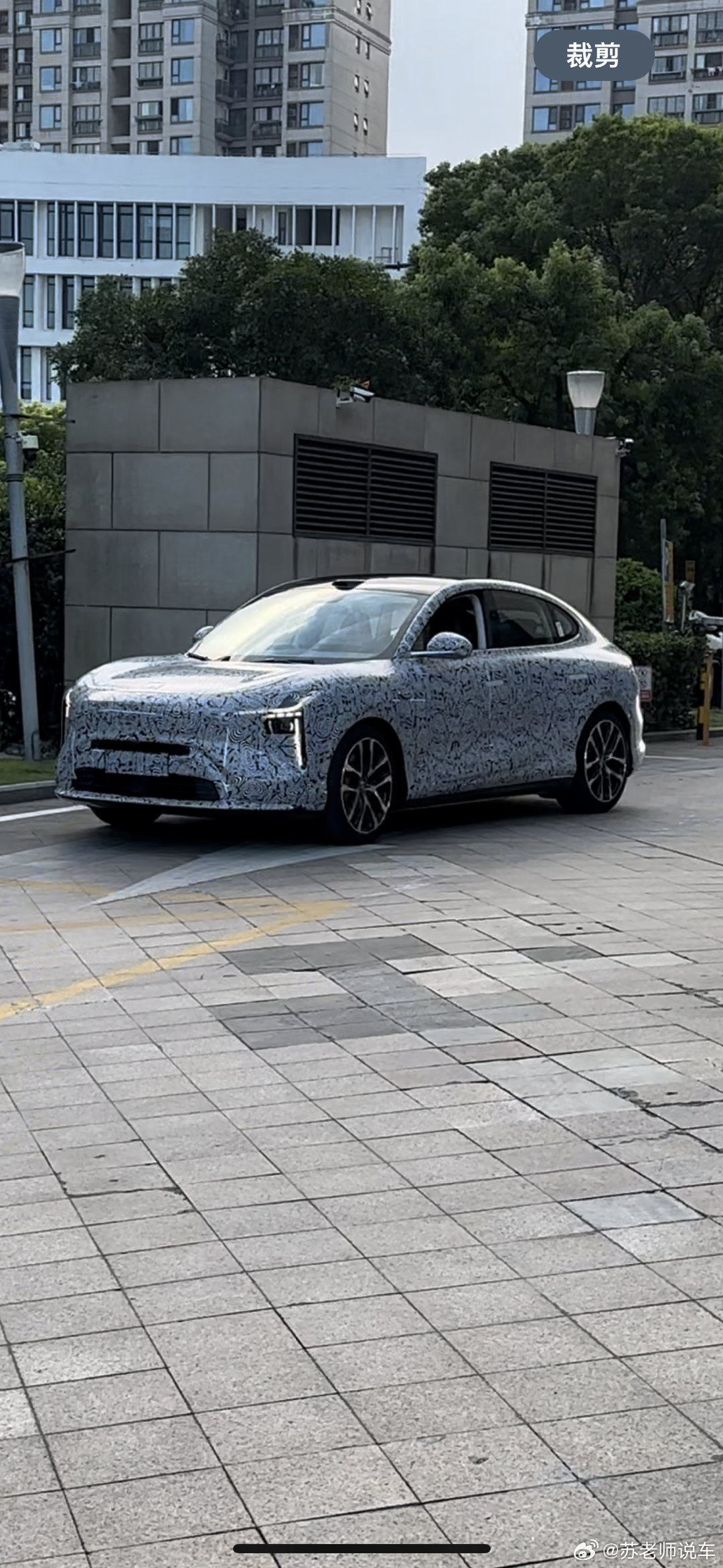 来上海看到全伪装的车 童鞋们能看出是谁吗？  ​​​