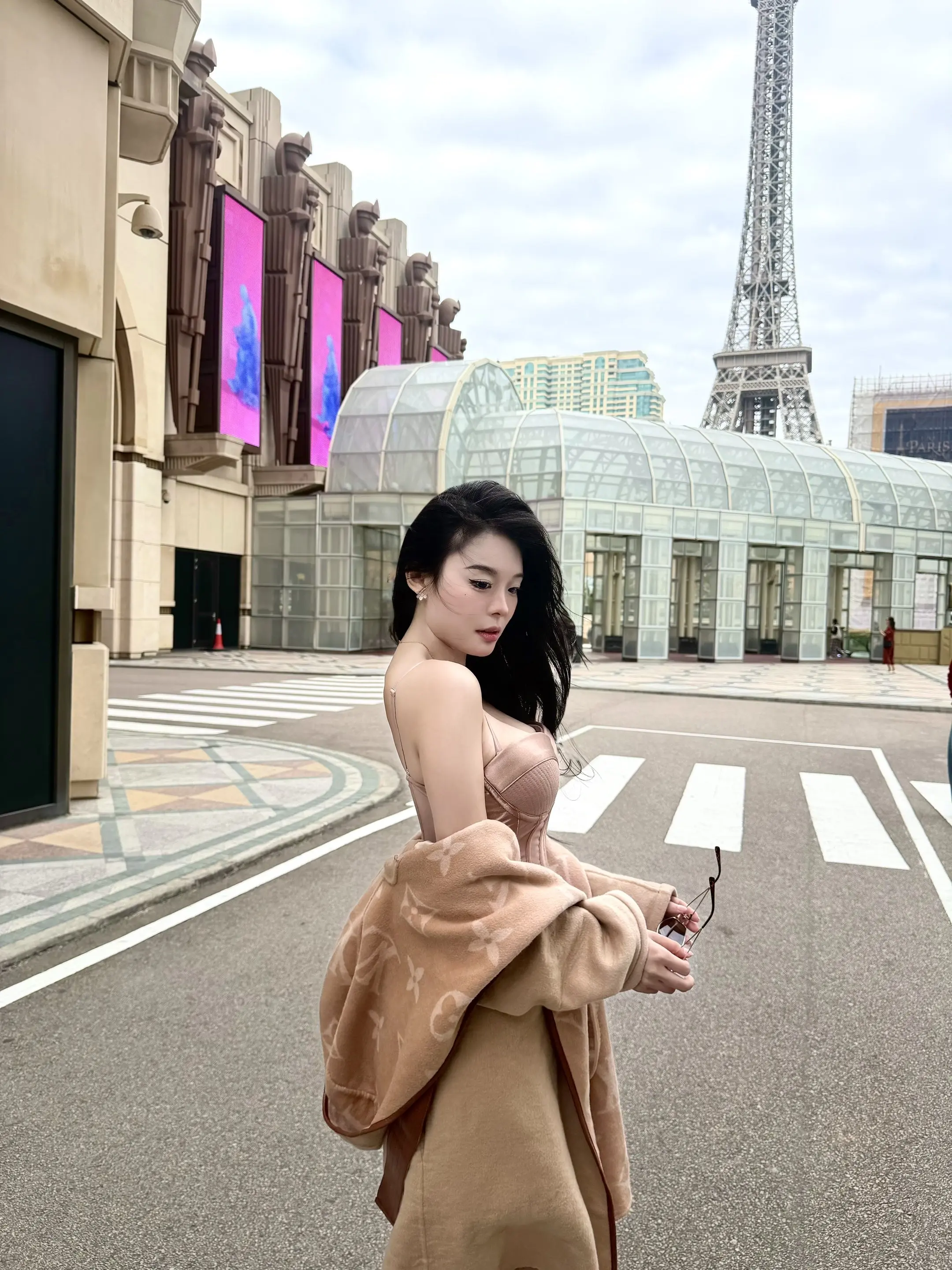 我不是幸运的女人 我是冷静的赌徒。