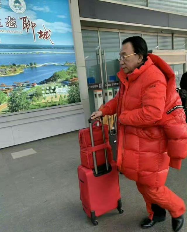 唯二不足，就是鞋子不是箱子轮子不是红的。本命年就该一红到底！