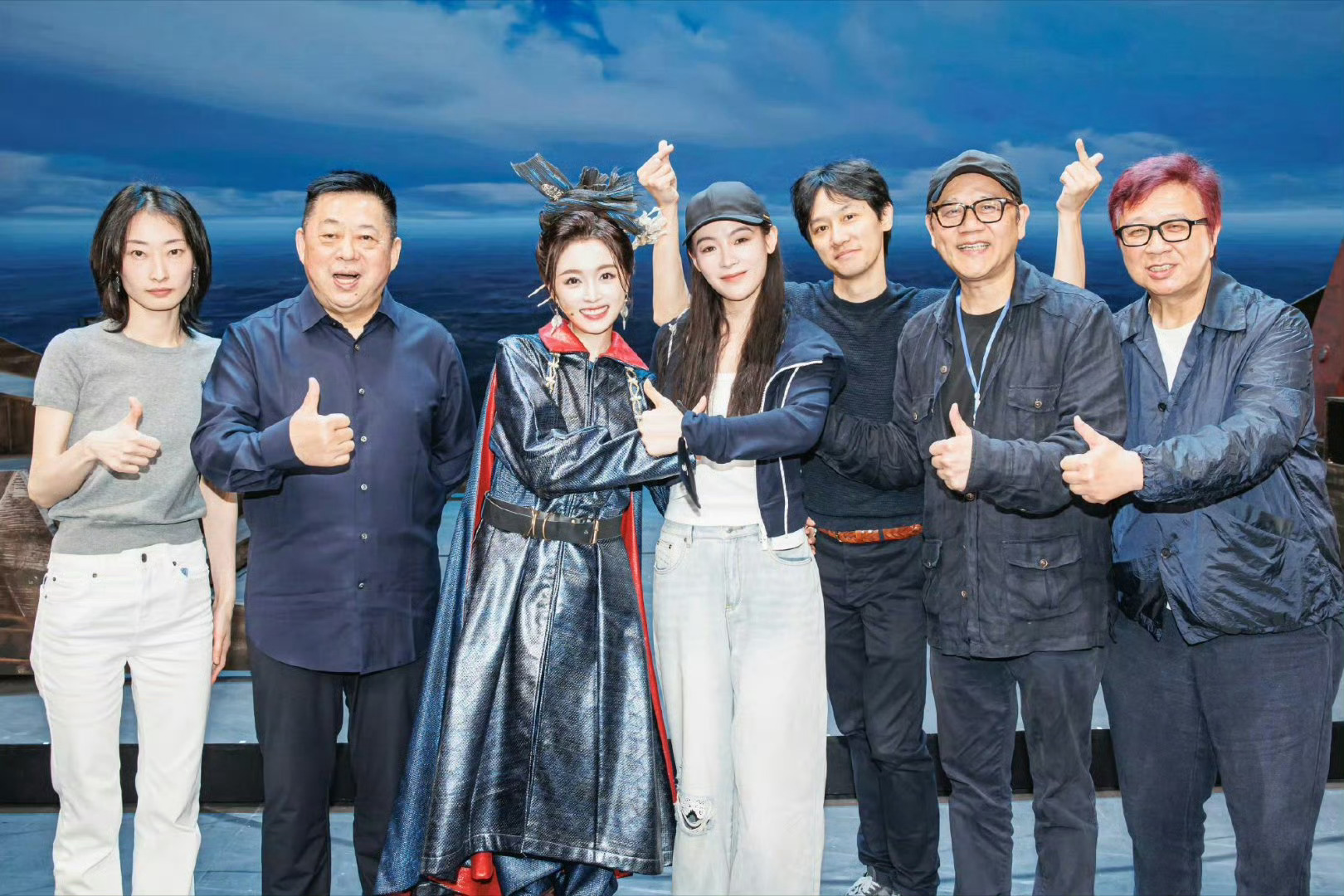 吴宣仪发文力挺陈丽君吴宣仪暖心发文为陈丽君撑腰直白表达真挚情谊尽显姐妹间满满的偏