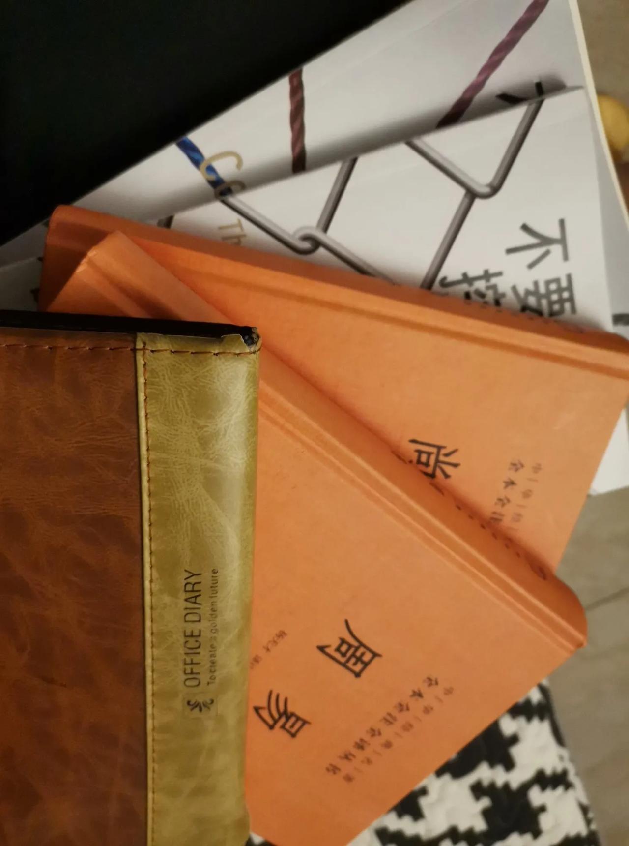 休息时候的生活应该怎么过？
1.手机静音，好好睡一觉。
2.吃个早餐，开始看书。