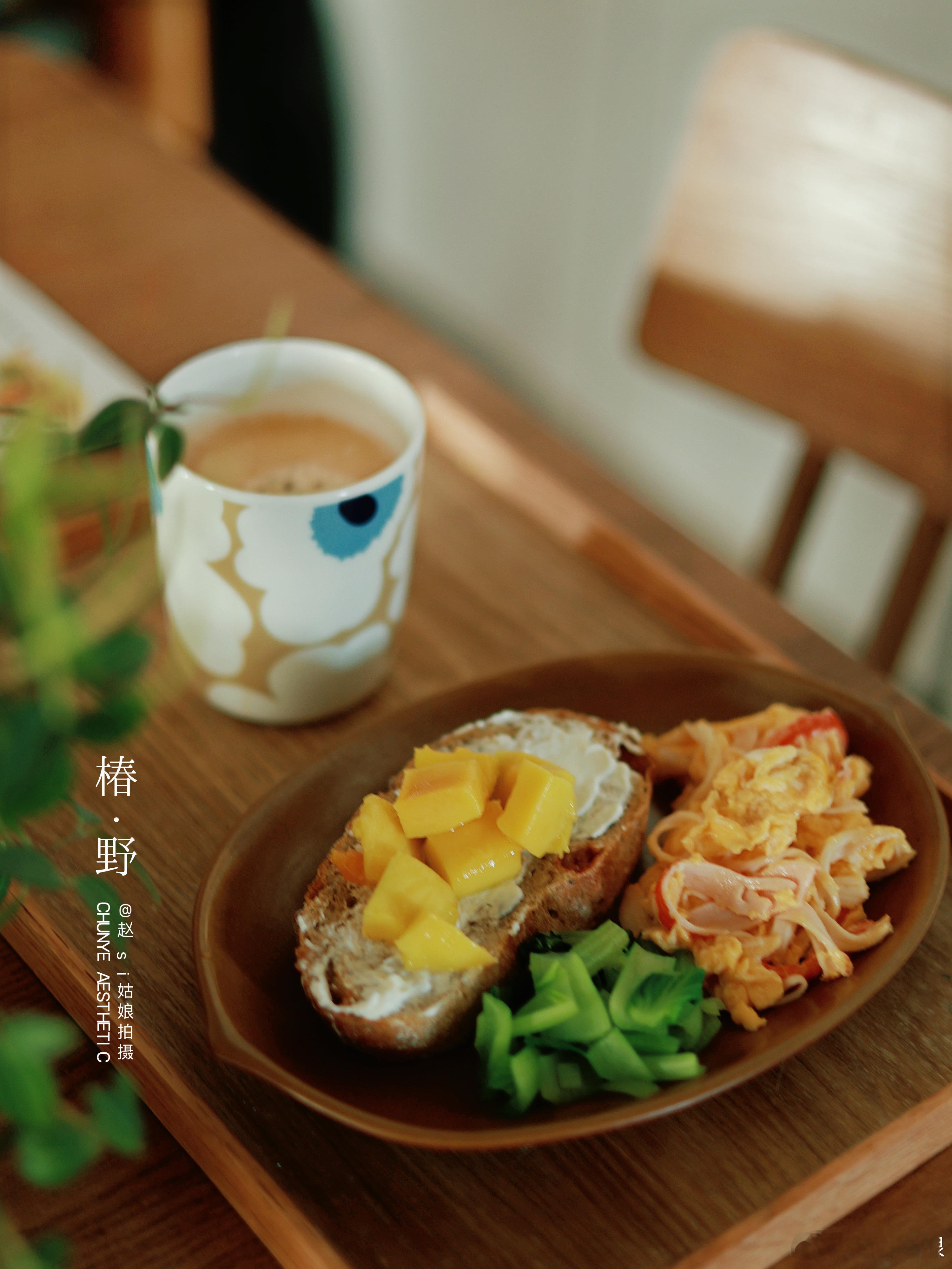 早☀️今天是被投喂的幸福。我的搭档从广西给我寄来的新鲜桂七，太香浓了，已经买了奶