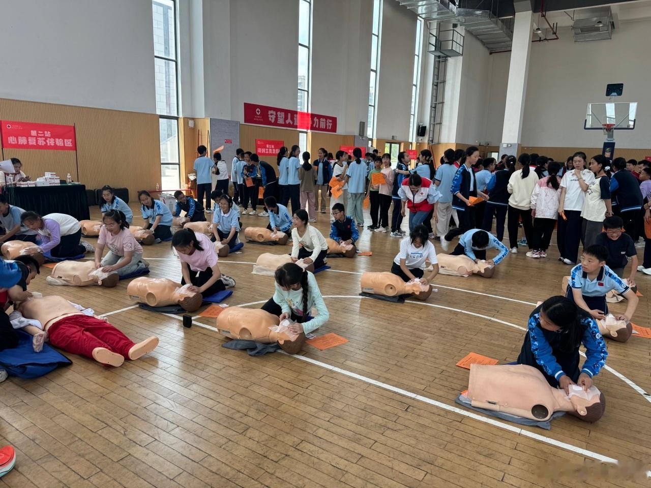 一场生命教育试点成果展示活动率先走进江北外国语学校，为全区博爱周活动拉开精彩序幕