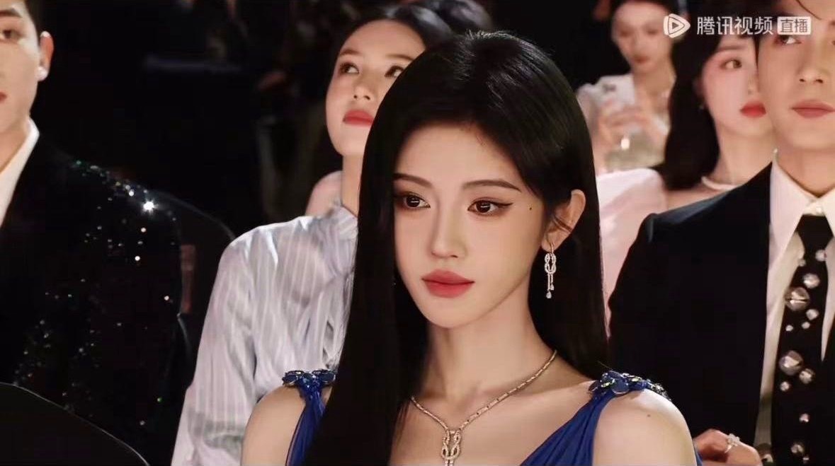 鞠婧祎星光大赏内场直播镜头都美成啥样了！！！