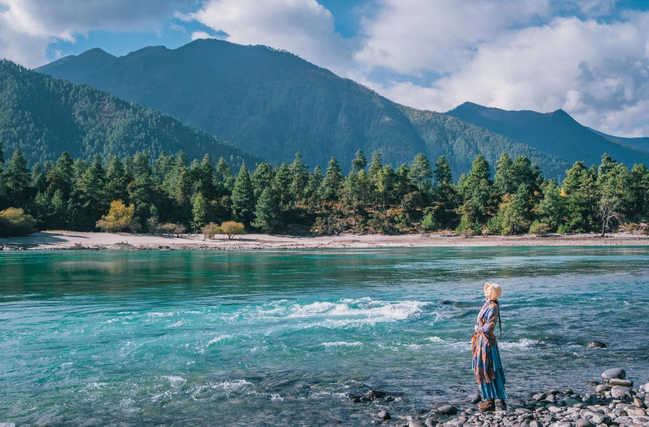 自驾游途中，哪段路的景色让你念念不忘？
分享自驾游途中，那些自然或人文风光令人难