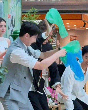 杨洋李乃文古风小生为难闯祸大王 杨洋一整个古风小生附体，说跳就跳那股劲儿太有感觉