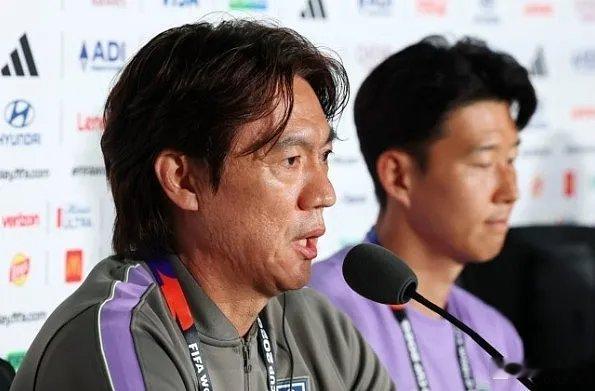 世界杯A组首战韩国对阵捷克。赛前发布会韩国主帅洪明甫接受媒体采访中表示，球员们已