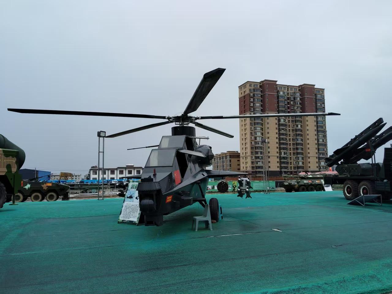 脚盆鸡:        抗议，我抗议，大毛你家的战机飞到我的领空。

大毛:  