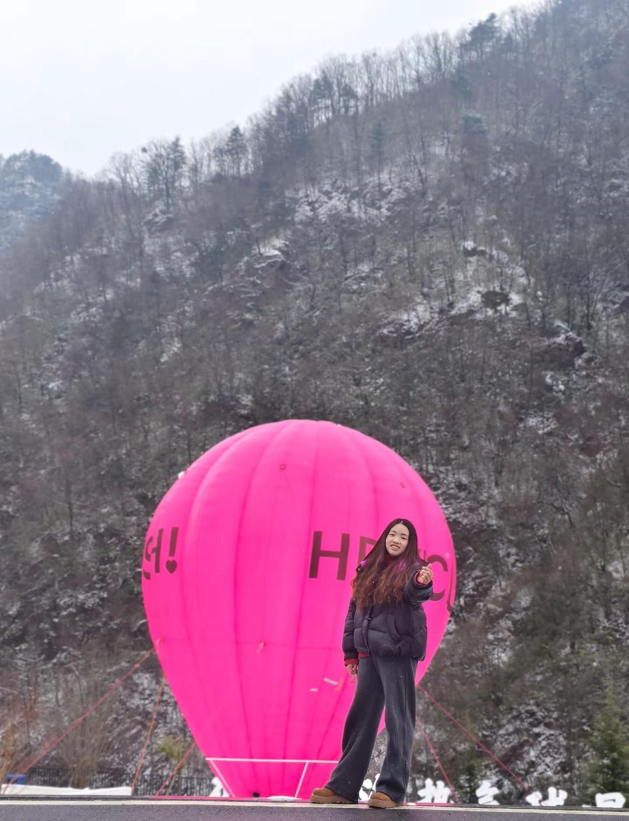 赴一场冬日之约❄️ 把烦恼埋进雪里，剩下的全是快乐✨雪落赴野，碎光漫肩｜不聊琐碎