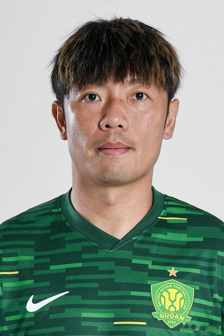 国安队魂铸就传奇！张稀哲419场登顶队史出场次席，坚守15年书写忠诚篇章
 
中