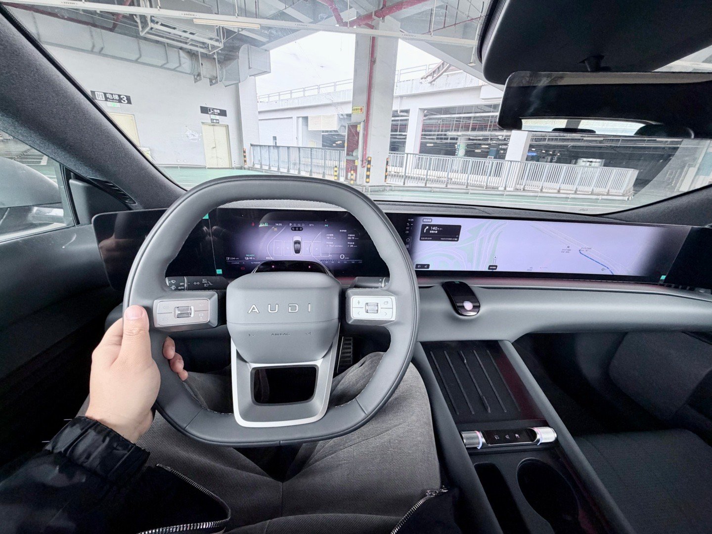 之前的试驾会错过了，第一次试字母AUDI标的奥迪E5 Sportback，也是第