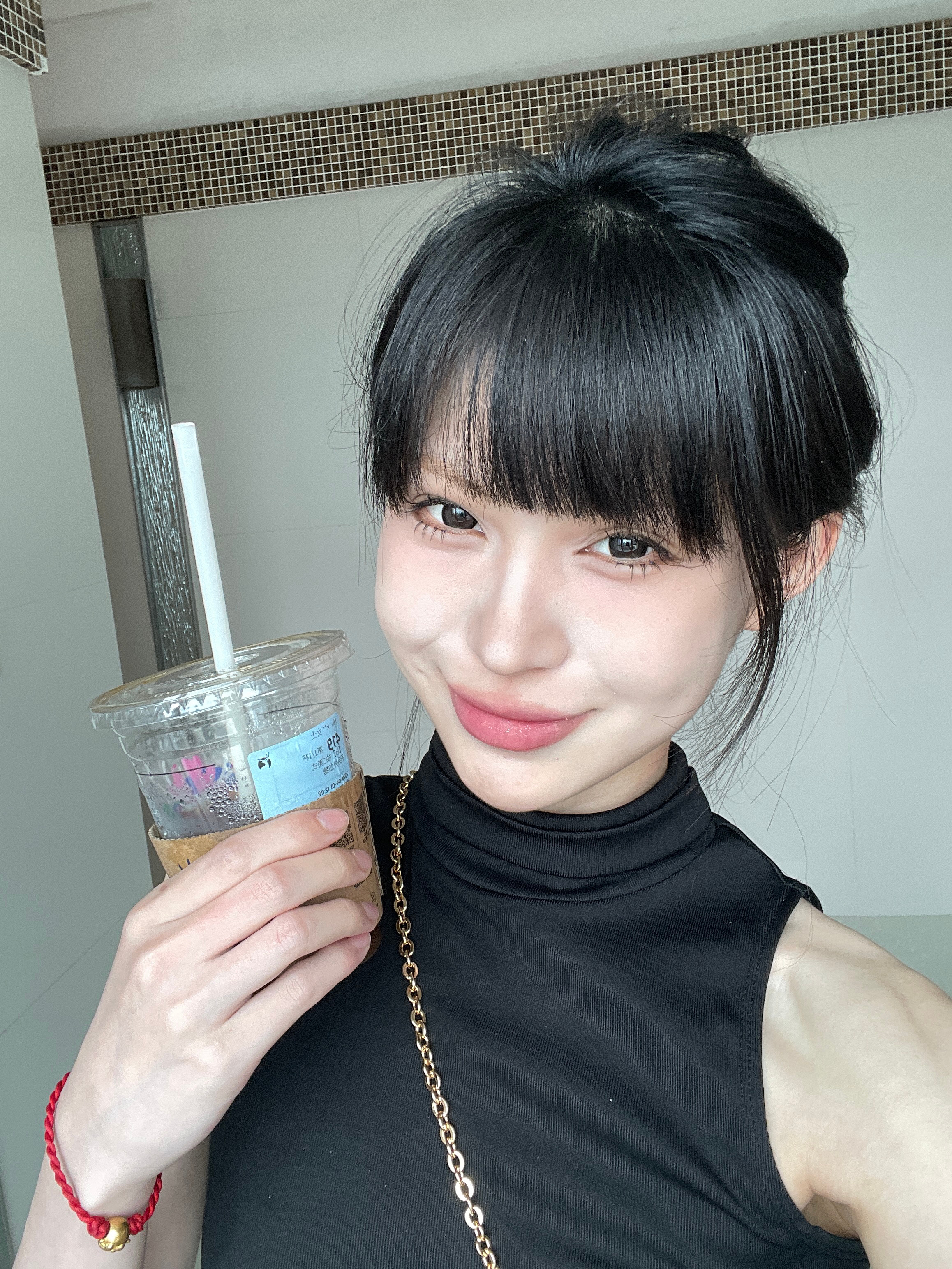 家里电梯口光线好好拍，柚c美式好好喝！ ​​​