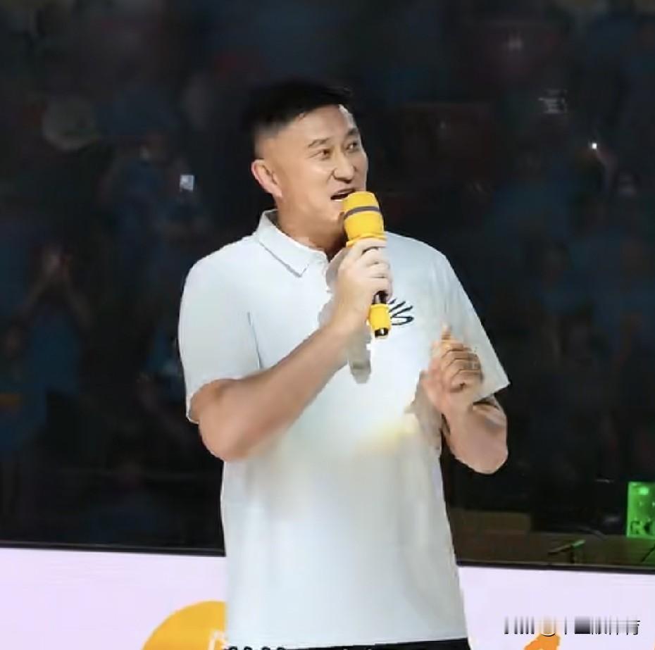 不做主教练的杜锋适合当“闲官”吗？今年第一届粤BA完美谢幕了。也意味杜锋的工作告