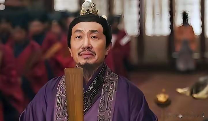 潼关古道上，白发老将哥舒翰抚胸痛哭，身后二十万大唐精兵整装待发。
​​这位镇守边