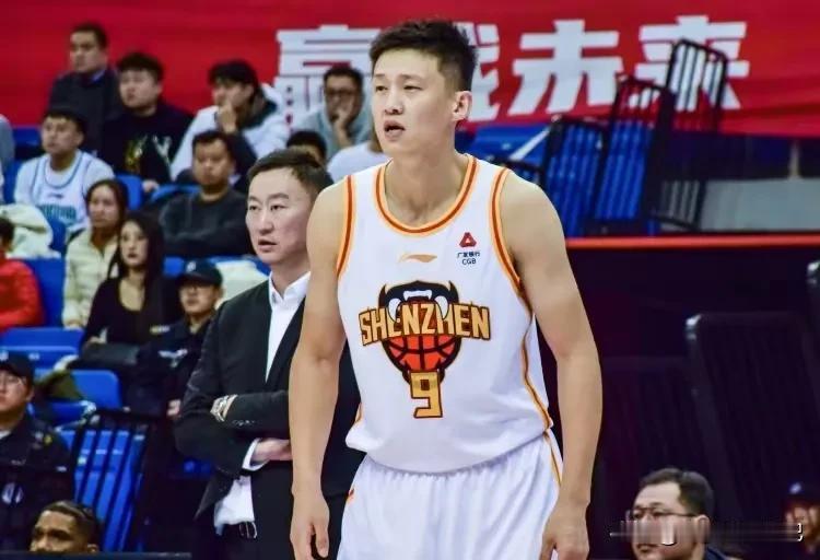 99-108深圳输掉了比赛。但周鹏赢得了最终。
本场比赛周鹏继续披挂上阵，打出了