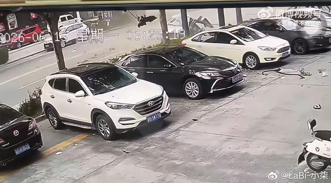 2名环卫工人清晨被撞目击者发声疑似酒驾，还肇事逃逸，撞了两名环卫工人还没有停下来